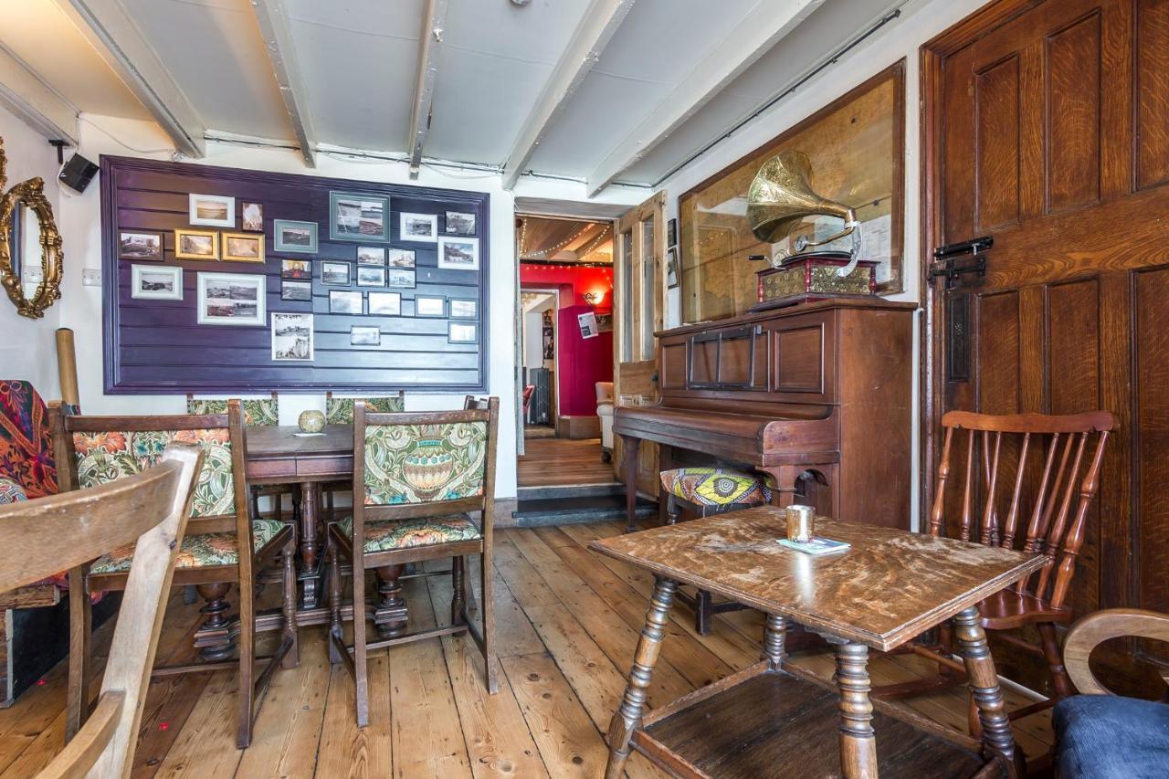 Manorbier Castle Inn Sunset Room Экстерьер фото